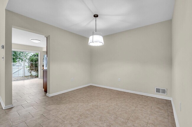 Building Photo - 206 Sandpiper Ct