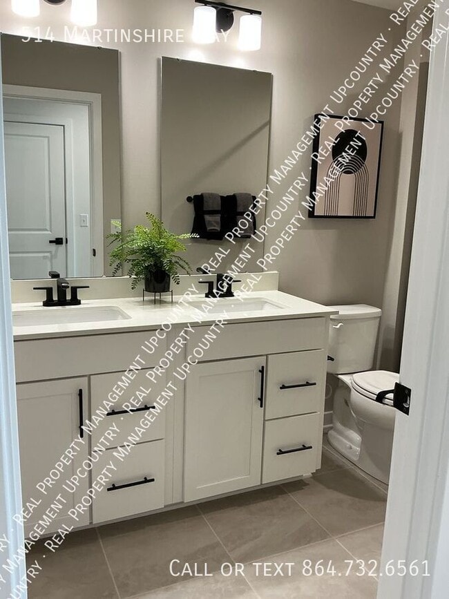 Building Photo - 514 Martinshire Way