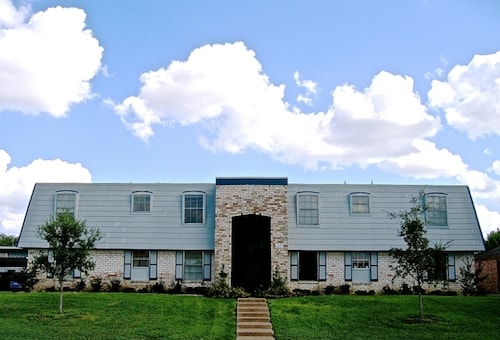 Primary Photo - Melrose Place