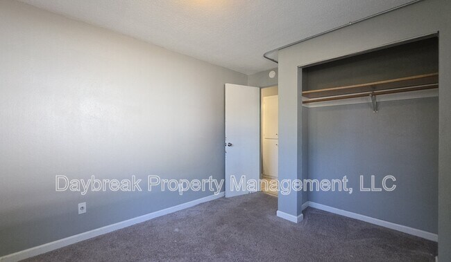 Building Photo - 32 10th Ave N