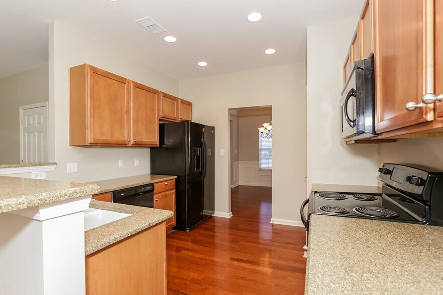 Building Photo - 6415 Glenolden Dr