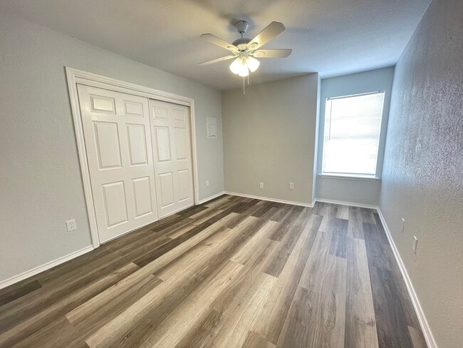 Bedroom - 1006 W Kelly Ave