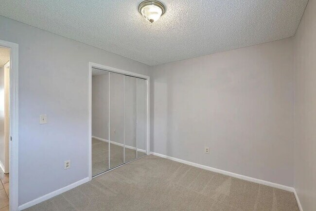 Building Photo - 109 Elmwood Ave