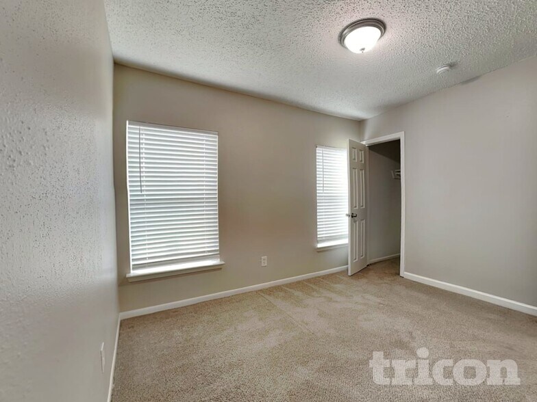 Building Photo - 2610 Townhall Ln