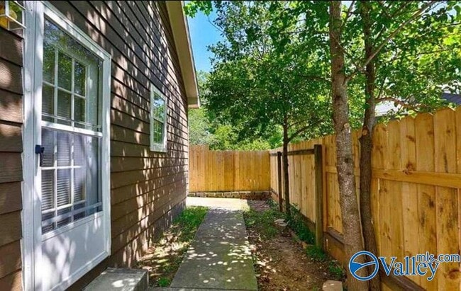 Building Photo - 111 Bentworth Ln