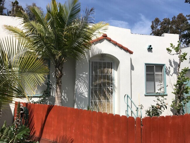 Building Photo - South Park Cottage-1BR 1BA-Freshley Painte...