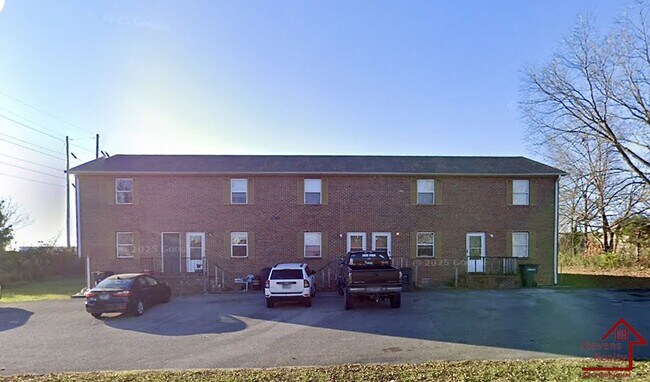 Building Photo - 540 W Stevens St