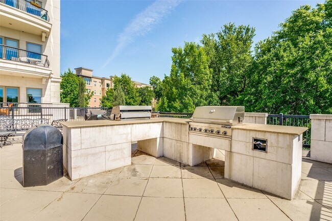 Building Photo - 501 Samuels Ave