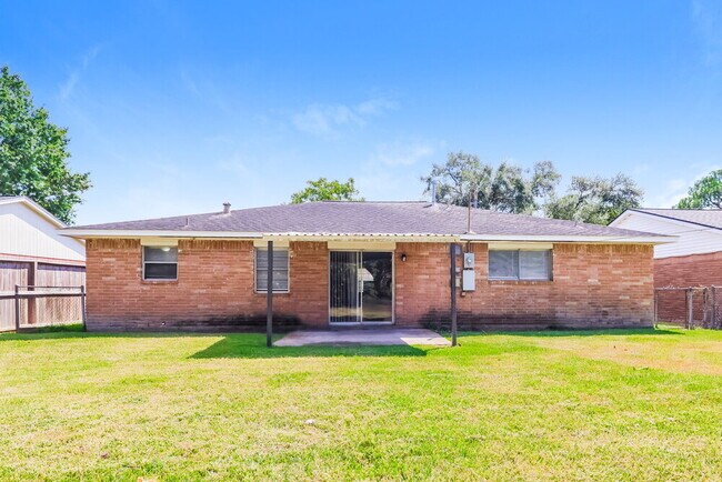 Building Photo - 807 Sulphur St