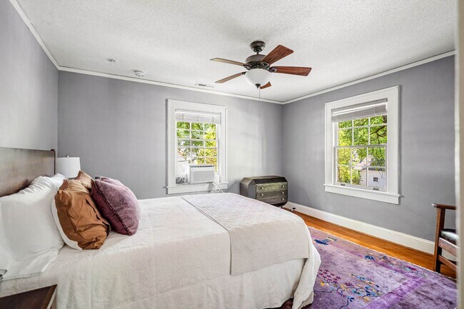 Building Photo - Stunning 3 bedroom FURNISHED MID-TERM RENTAL home in historic downtown Burlington
