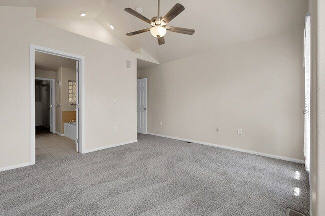 Building Photo - $2,595- 3 Bed, 3 Bath Updated Townhouse wi...