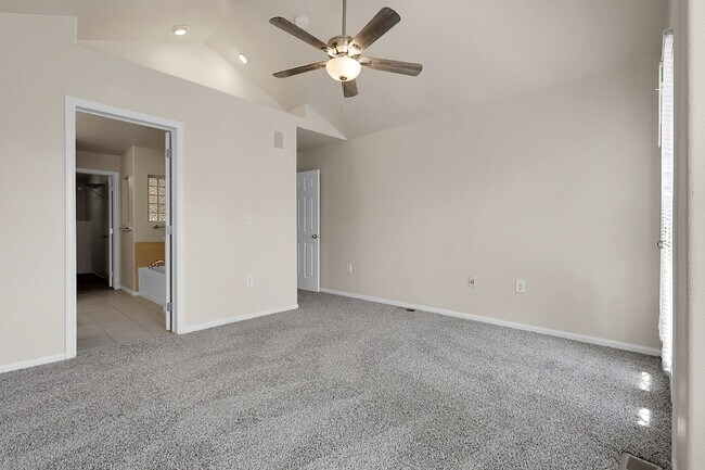 Building Photo - $2,695- 3 Bed, 3 Bath Updated Townhouse wi...