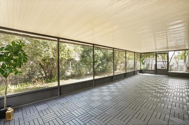 Building Photo - 524 Byron Rd