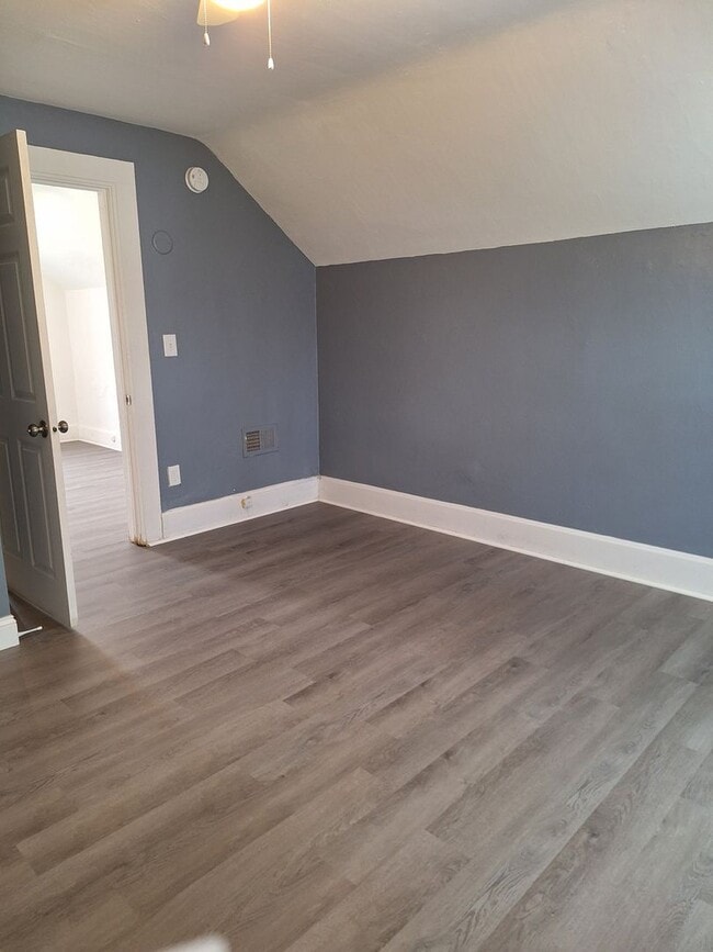 Building Photo - SL MON1527