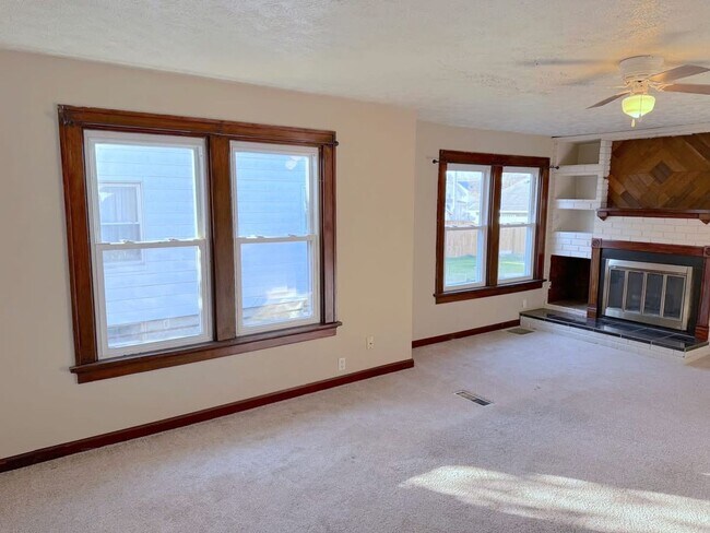 Building Photo - 305 N F St