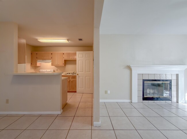 Building Photo - 696 Timberwood Cir E