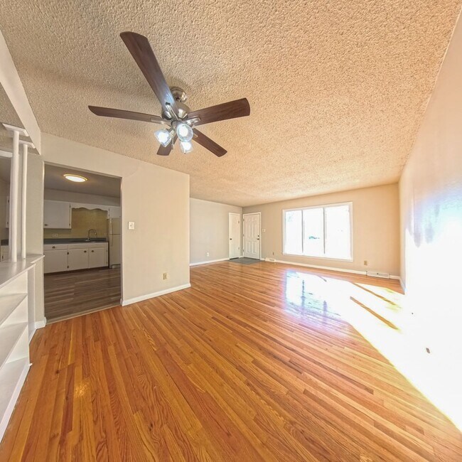 Building Photo - Spacious 3-Bedroom, 1-Bath Ranch - South Side Location