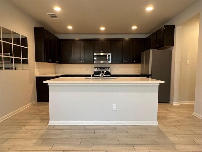 Building Photo - 124 Old Stage Coach Rd