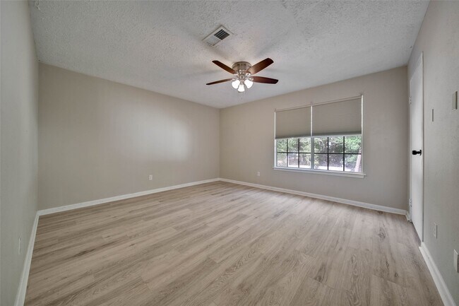 Building Photo - 2603 Rosewood Pl