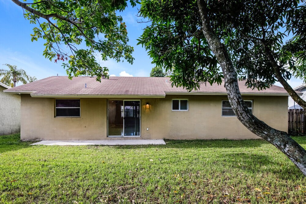 Building Photo - 11460 NW 40th Pl