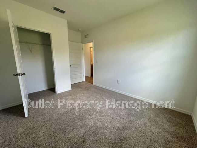Building Photo - 8560 Madrid St