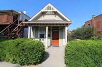 Building Photo - 2 Bedroom 1.5 Bath Home In KCMO