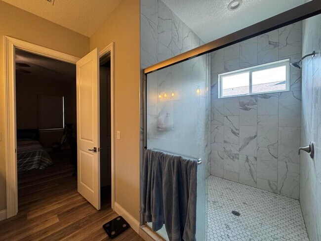 Building Photo - 4 Bedroom in Tomoka View