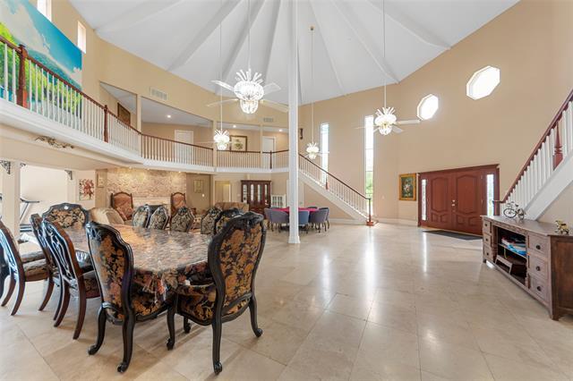 Building Photo - 5826 Pleasant Valley Rd