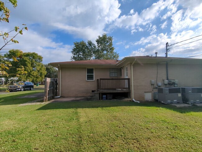Building Photo - Hixson Duplex