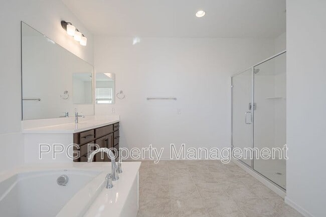 Building Photo - 11988 N 169th Ave