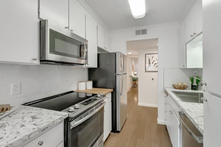 Building Photo - 307 Tradewinds Dr