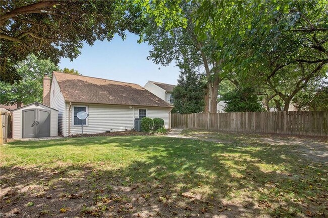 Building Photo - 5677 Rushmere Dr
