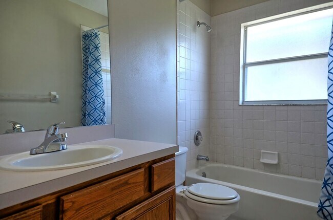 Building Photo - Spacious 3/2 Home For Rent in Davenport with extra Florida/Sun Room!!
