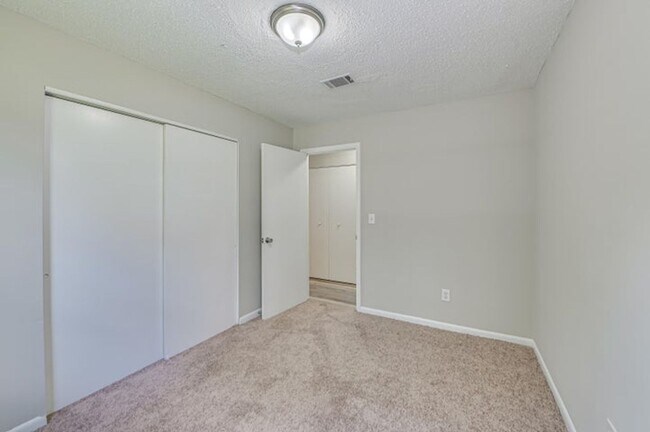 Building Photo - Updated Hephzibah Home with Covered Parking