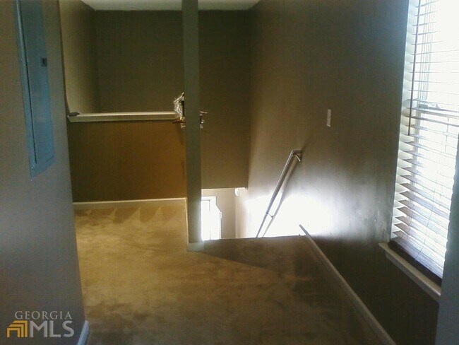 Building Photo - 7682 Creekside Ln