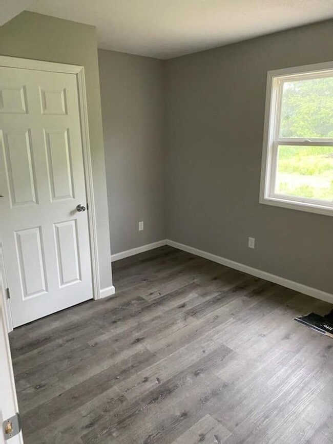 Building Photo - 1 Bedroom House in Country $650/Month