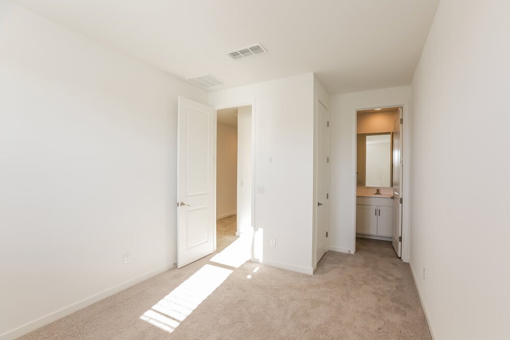 Building Photo - 17484 W Sunnyslope Ln