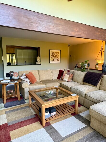 Building Photo - 1465 E Putnam Ave