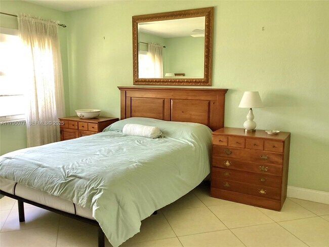 Building Photo - 8962 S Hollybrook Blvd