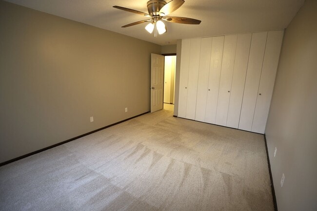 Building Photo - Cedarwood Condos - Cable, Internet & Under...