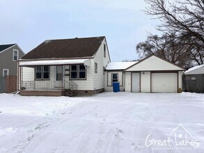 Building Photo - Cozy 3 Bedroom 1 Bathroom now available fo...