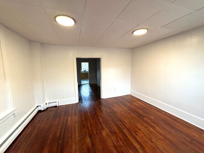 Building Photo - 607 Salem Ave