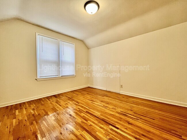 Building Photo - 1656 Fremont Ave NW