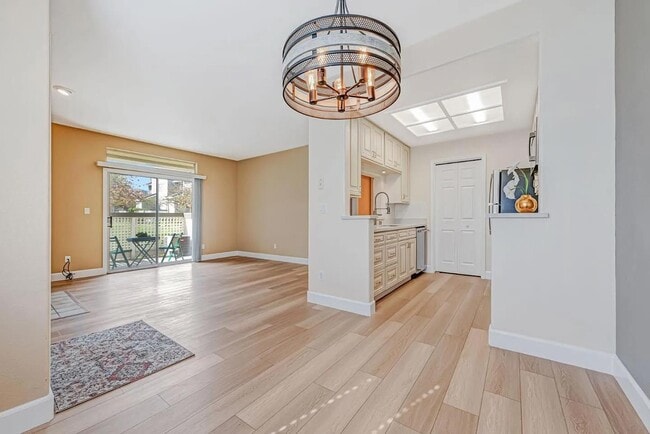 Building Photo - Lake Isabella Way