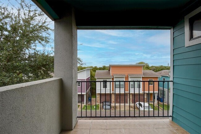 Building Photo - 1504 Lorraine Loop