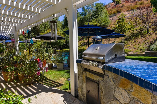 Building Photo - 2230 Memory Ln