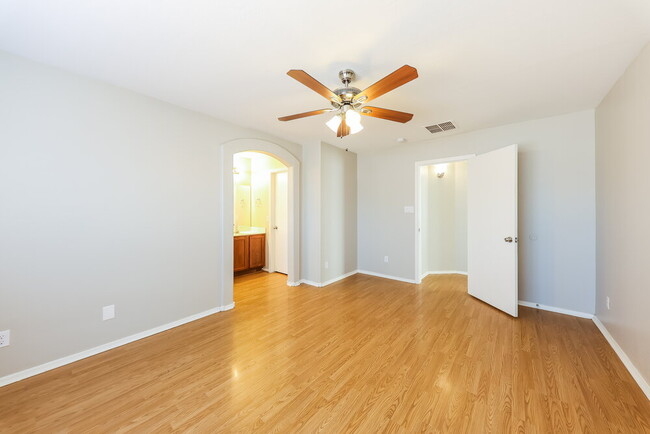 Building Photo - 13221 W Acapulco Ln