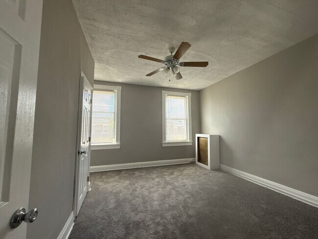 Building Photo - Three Bedroom Home In Baltimore