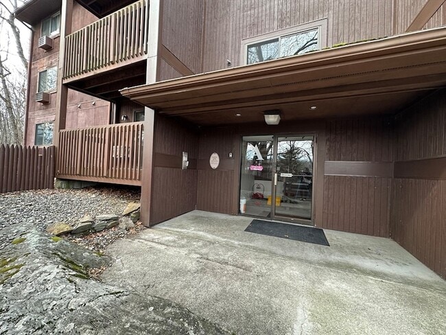 Building Photo - 340 Sunderland Rd