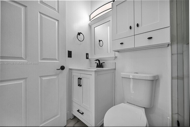 Building Photo - 640 SE 1st St